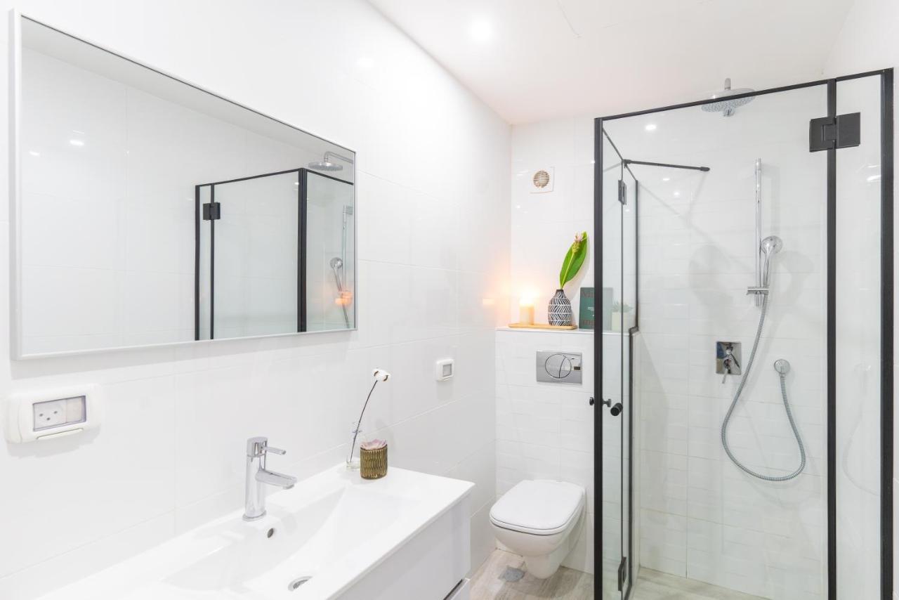 Tranquil Stay Near The Beach By Sea N' Rent Naharia Buitenkant foto