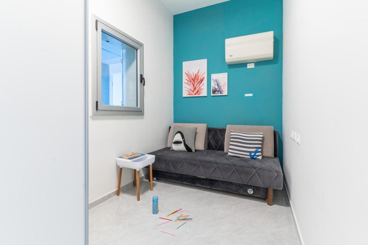 Tranquil Stay Near The Beach By Sea N' Rent Naharia Buitenkant foto