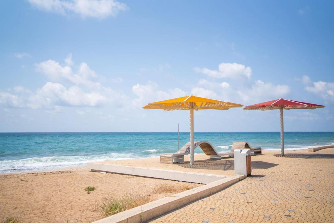 Tranquil Stay Near The Beach By Sea N' Rent Naharia Buitenkant foto