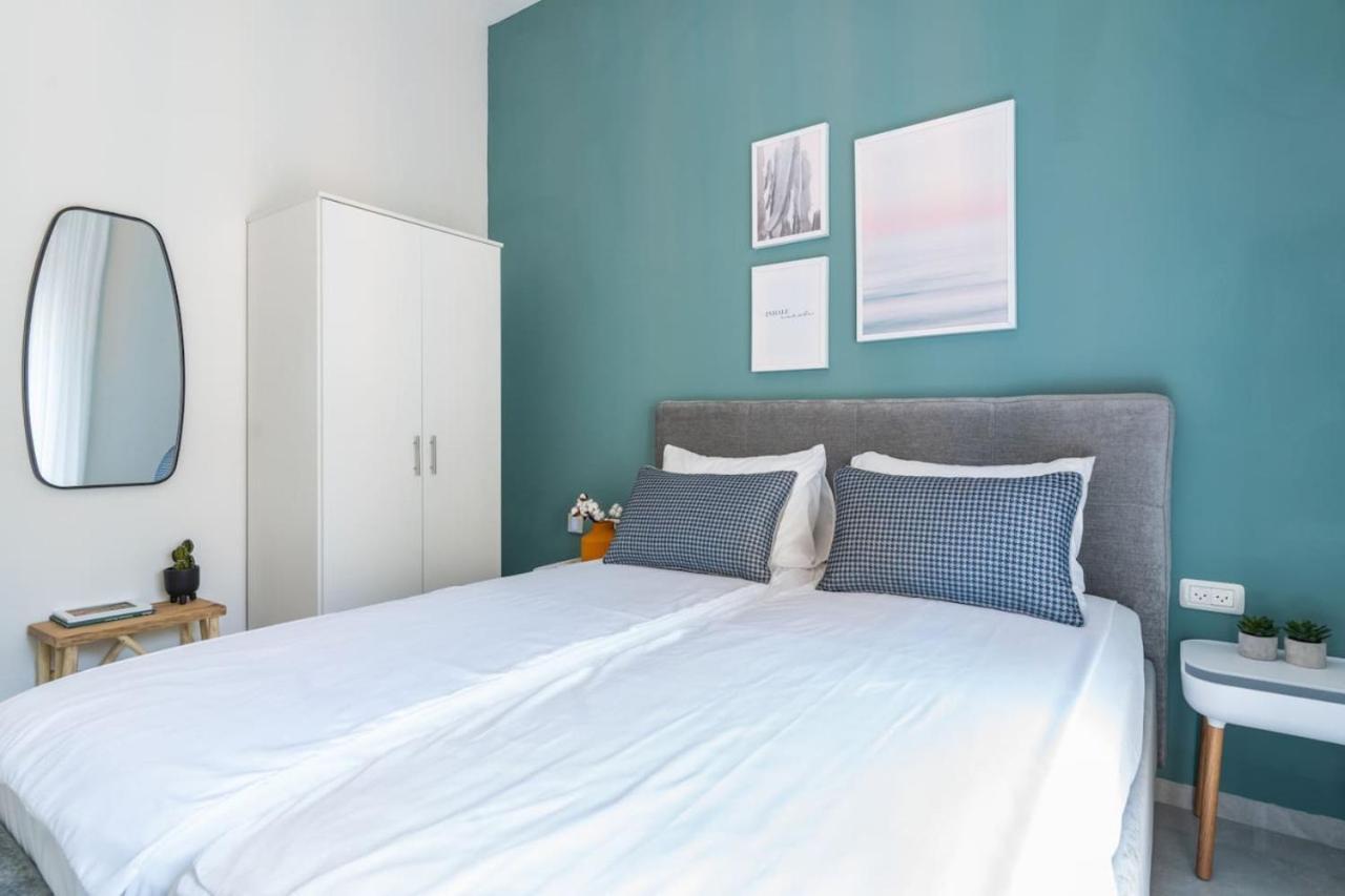 Tranquil Stay Near The Beach By Sea N' Rent Naharia Buitenkant foto